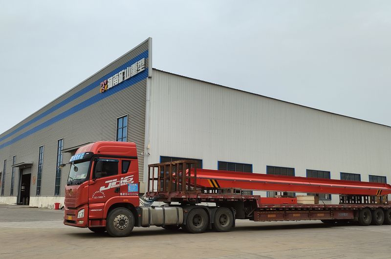 電動(dòng)單梁起重機(jī)3臺(tái) LD5t—16.8m LD3t—16.5m /2臺(tái) 制作完成，發(fā)往江西南昌交付客戶使用。